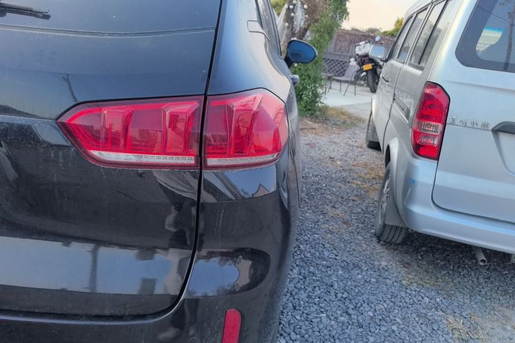 魏牌 VV5 2017款 2.0T 旗舰型车身外观9