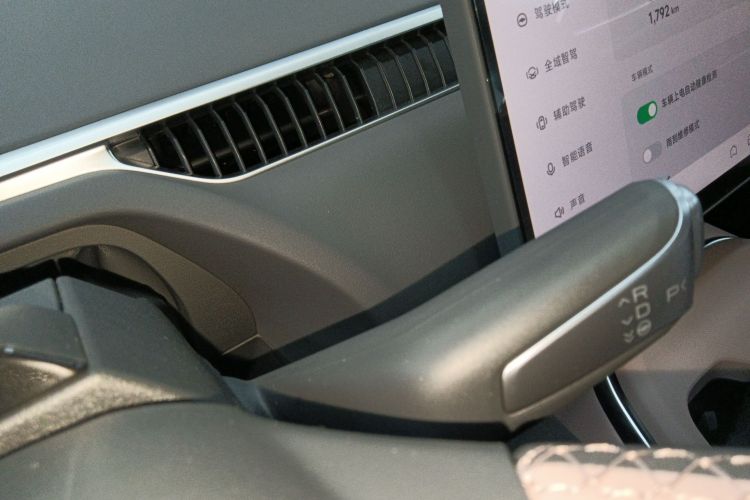 小鹏MONA M03 2025款 502 长续航 Max中控内饰18