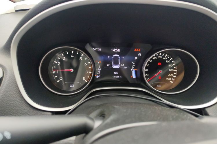 Jeep 指南者 2019款 220T 自动家享炫酷版中控内饰15