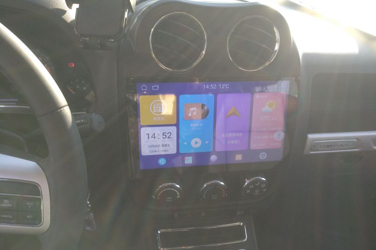 Jeep 指南者(进口) 2014款 2.0L 两驱运动版局部细节16