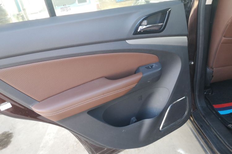 比亚迪S7 2015款 2.0T 升级版 自动尊贵型中控内饰49