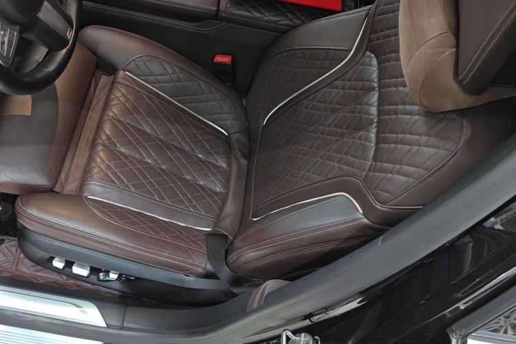 宝马7系 2019款 740Li 领先型 M运动套装中控内饰19