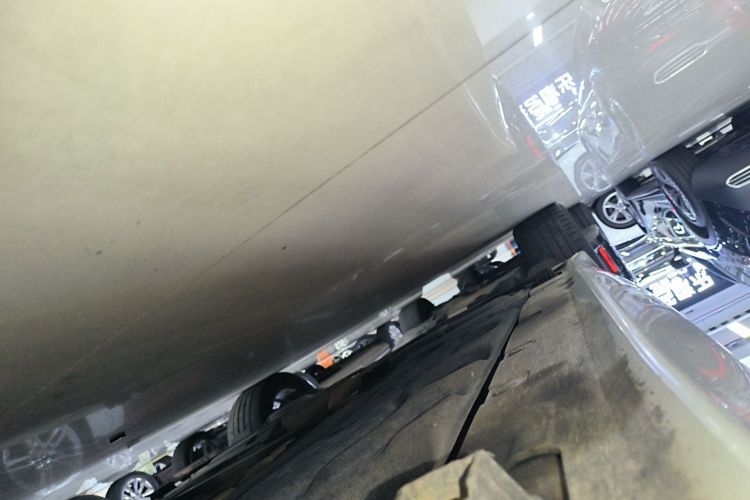 宝马1系 2023款 120i M运动版机舱底盘29