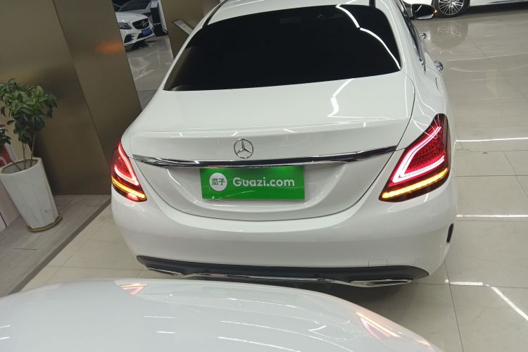 奔驰C级 2019款 C 180 L 时尚型运动版车身外观6