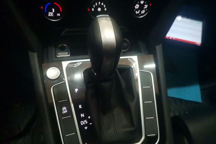 大众 迈腾 2023款 200万辆纪念版 280TSI DSG舒适型中控内饰18