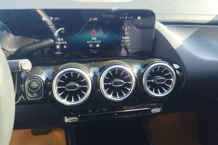 奔驰GLA 2022款 改款 GLA 200中控内饰16