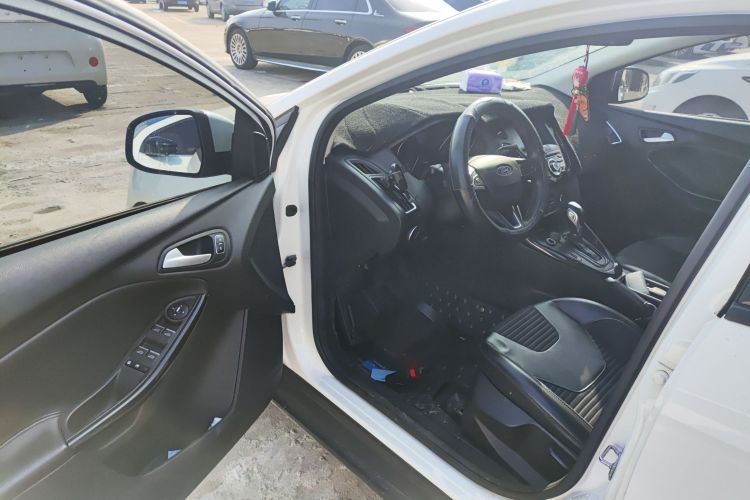 福特 福克斯 2017款 两厢 1.6L 自动风尚型智行版中控内饰7003