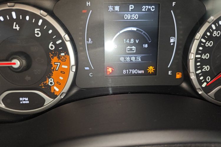 Jeep 自由侠 2018款 互联大屏版 180T 自动高能版中控内饰15