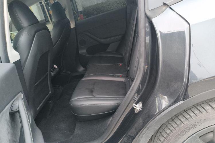 特斯拉 Model Y 2024款 长续航全轮驱动版中控内饰7004