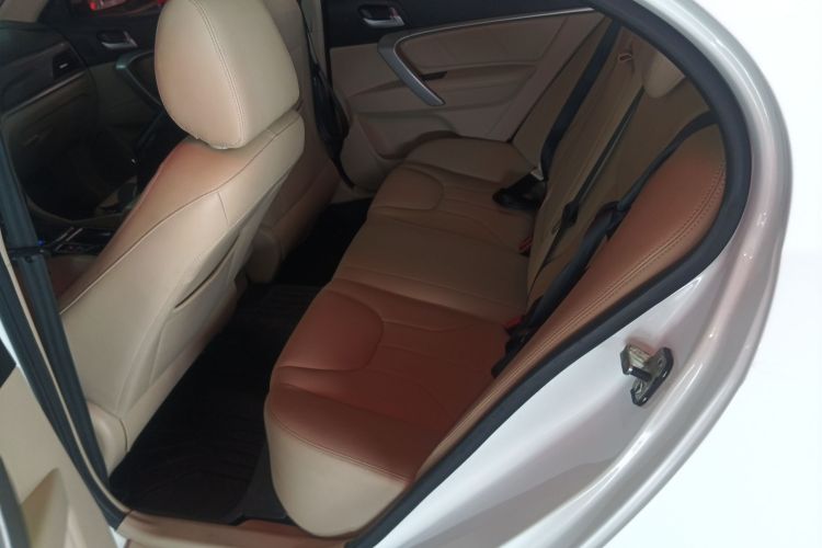 吉利汽车 帝豪 2017款 三厢百万款 1.5L CVT豪华型中控内饰21