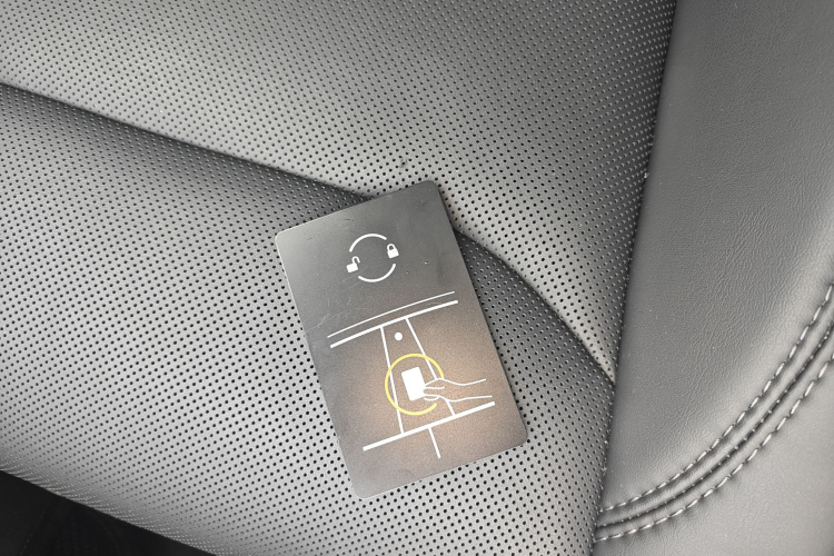 特斯拉 Model Y 2025款 后轮驱动版中控内饰7001