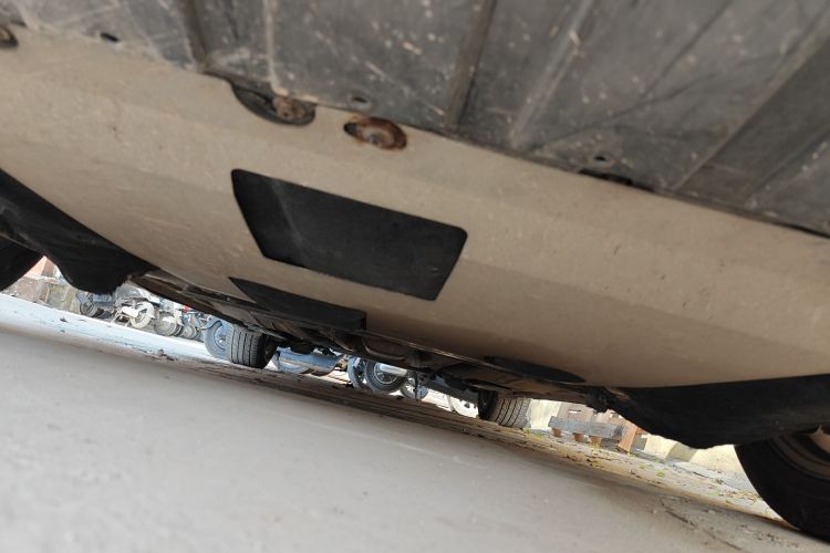 福特 福克斯 2017款 三厢 1.6L 手动风尚型智行版局部细节9008