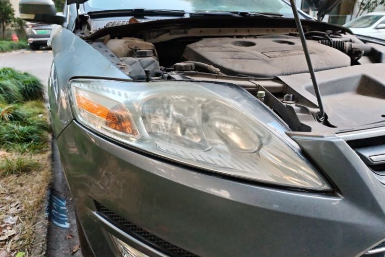 福特 蒙迪欧-致胜 2011款 2.0L GTDi200时尚型车身外观8