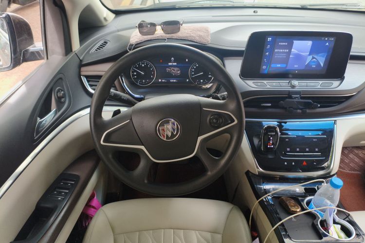 别克GL8 2023款 陆上公务舱 舒适型中控内饰13