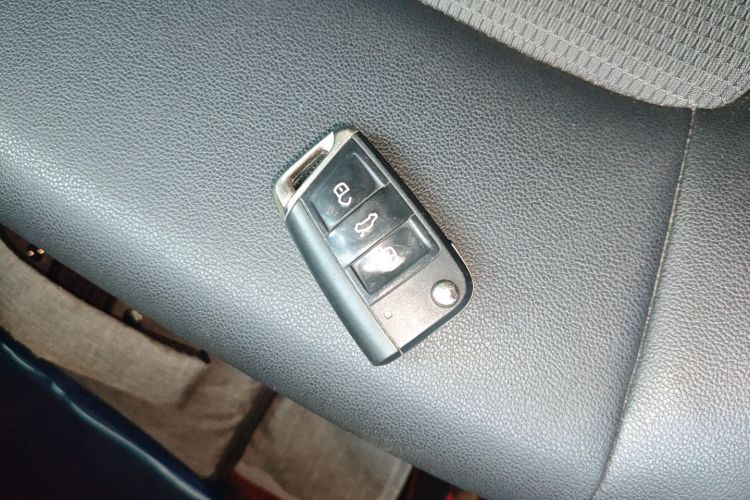 大众 高尔夫·嘉旅 2018款 230TSI 自动进取型中控内饰11