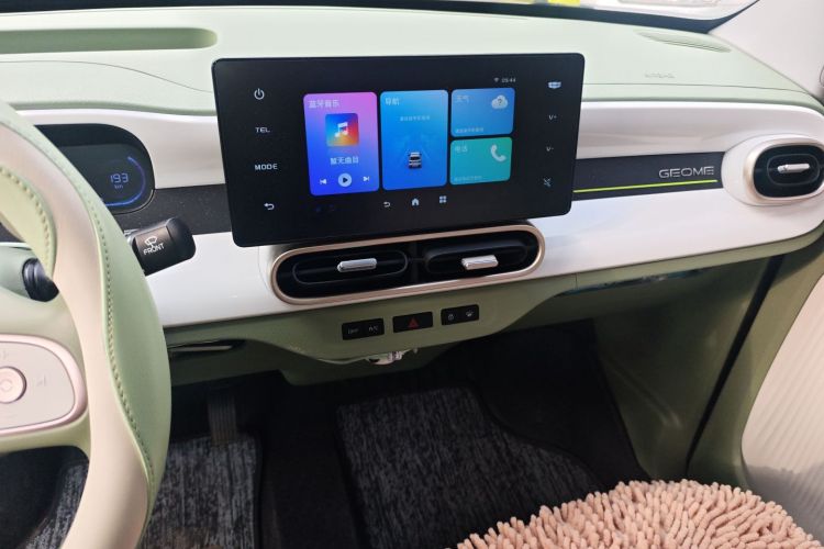 吉利银河 2025款 210km 熊猫骑士中控内饰16
