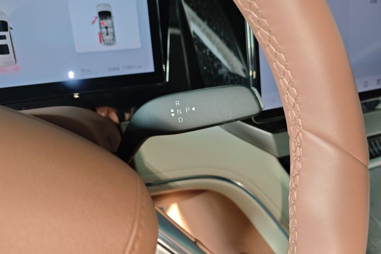 比亚迪 夏 2025款 DM-i 1.5T 180km 卓越型中控内饰18