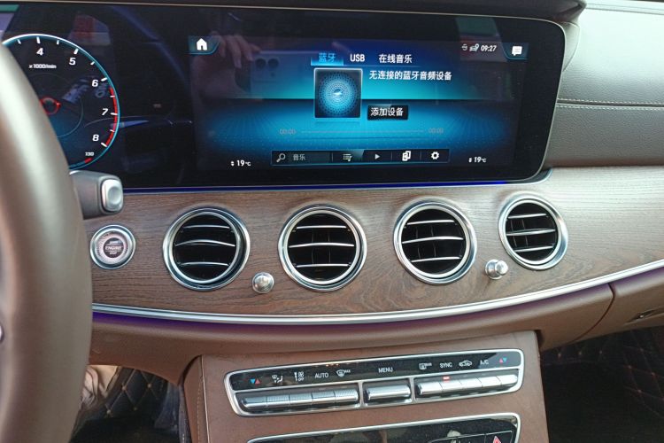 奔驰E级 2023款 E 300 L 时尚型中控内饰16