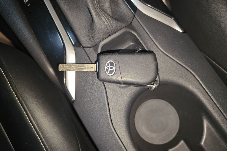 丰田 锋兰达 2023款 2.0L CVT精英版中控内饰7001