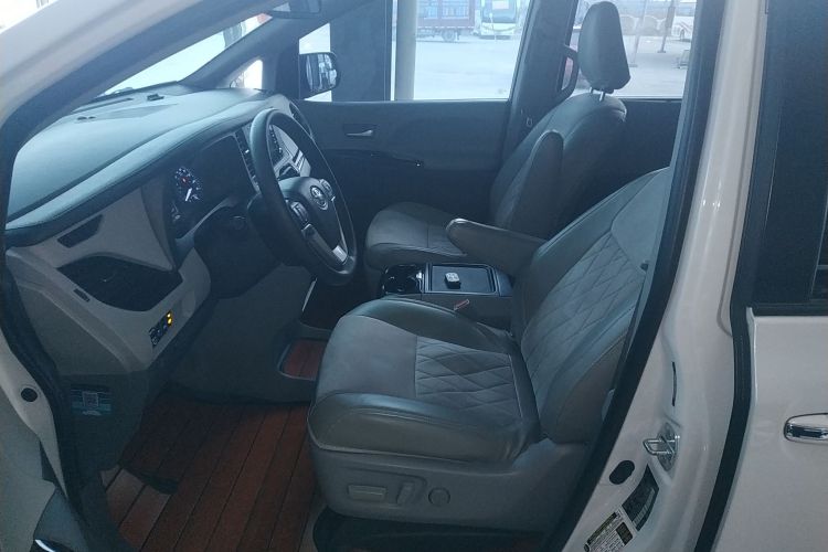 丰田Sienna（平行进口） 中控内饰19