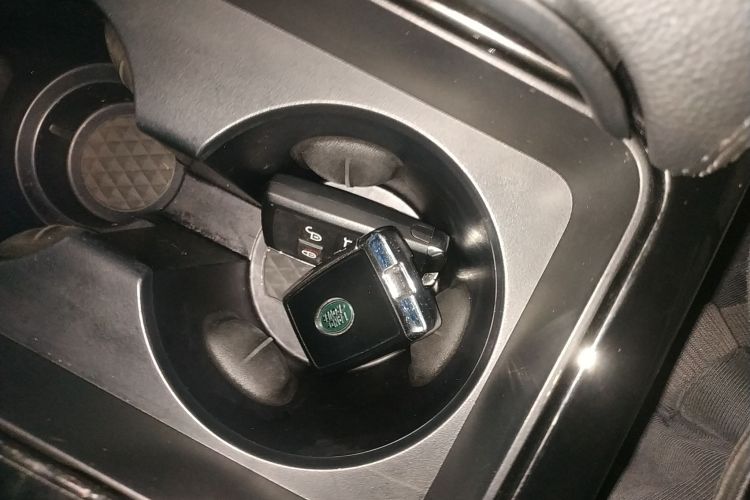 路虎 揽胜极光 2020款 249PS R-DYNAMIC S 曜黑运动科技版中控内饰11