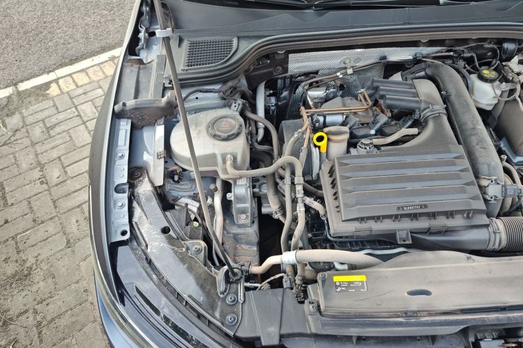 大众 高尔夫 2023款 改款 280TSI DSG R-Line Lite机舱底盘25