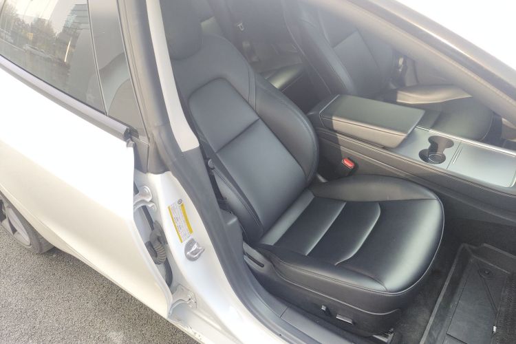 特斯拉 Model 3 2022款 Performance高性能全轮驱动版局部细节41