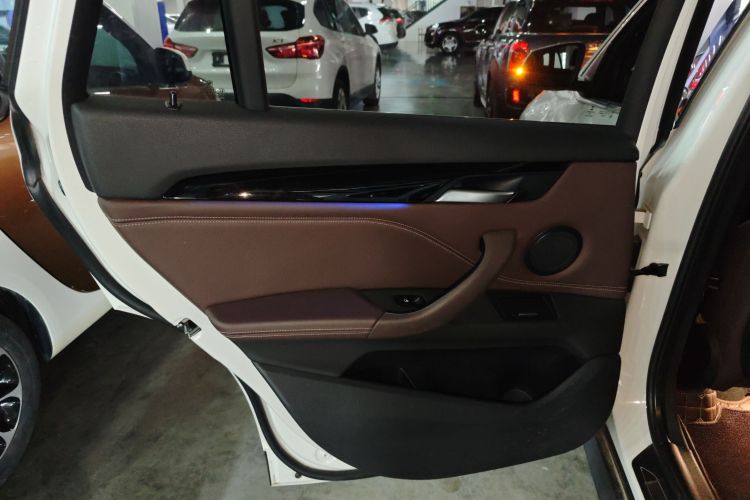 宝马X1 2020款 sDrive20Li 时尚型中控内饰7006