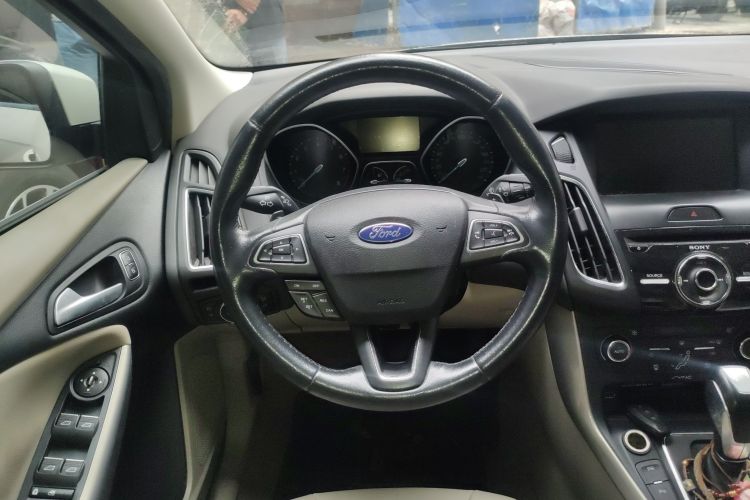 福特 福克斯 2015款 三厢 EcoBoost 180 自动旗舰型局部细节13