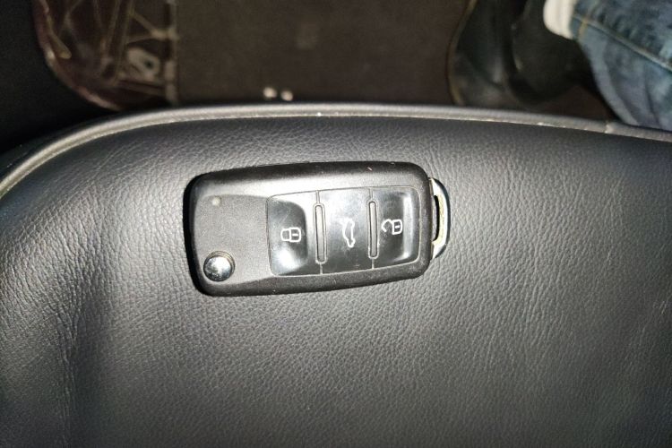 大众 帕萨特 2015款 1.8TSI DSG御尊版中控内饰11