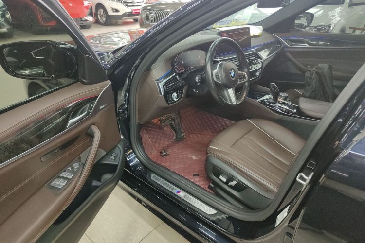 宝马5系 2021款 改款 525Li M运动套装中控内饰7003