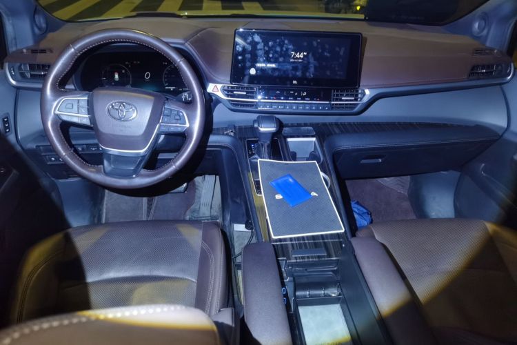 丰田 赛那SIENNA 2021款 2.5L混动 铂金版中控内饰12