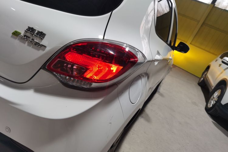 长安欧尚 奔奔E-Star 2021款 国民版 心悦版 磷酸铁锂（31.18kWh）车身外观9