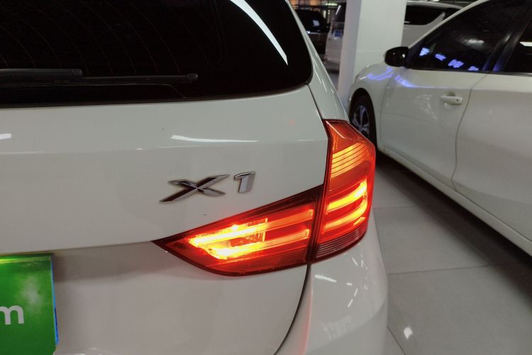 宝马X1 2014款 sDrive18i 时尚型车身外观9