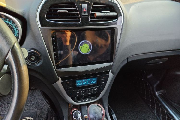 广汽传祺 传祺GS5 Super 2016款 2.0L 自动两驱周年纪念版中控内饰16