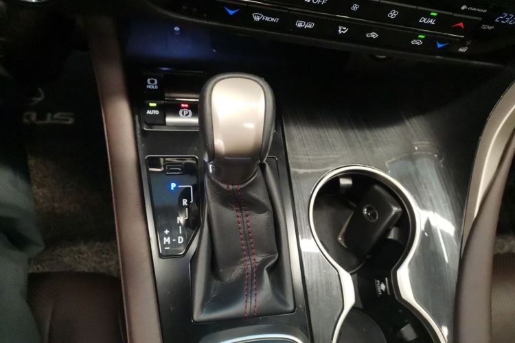 雷克萨斯RX 2016款 300 四驱典雅版 国VI中控内饰18