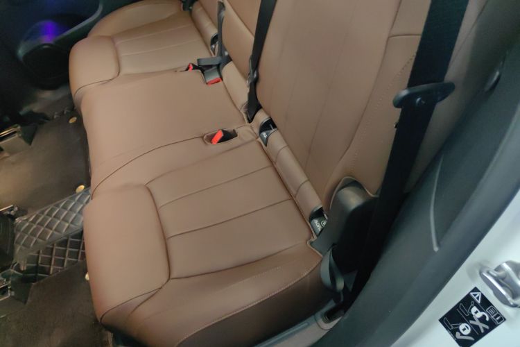 奔驰GLB 2022款 GLB 220 动感型中控内饰21