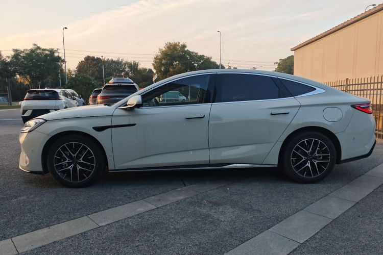 比亚迪 海豹07 DM-i 2025款 智驾版 DM-i 1.5L 125km 尊贵型车身外观4