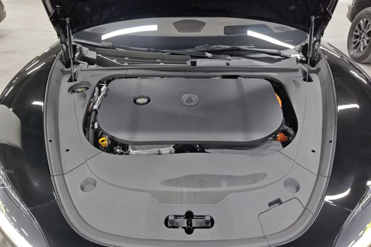 腾势Z9GT 2024款 1100四驱Ultra版机舱底盘24