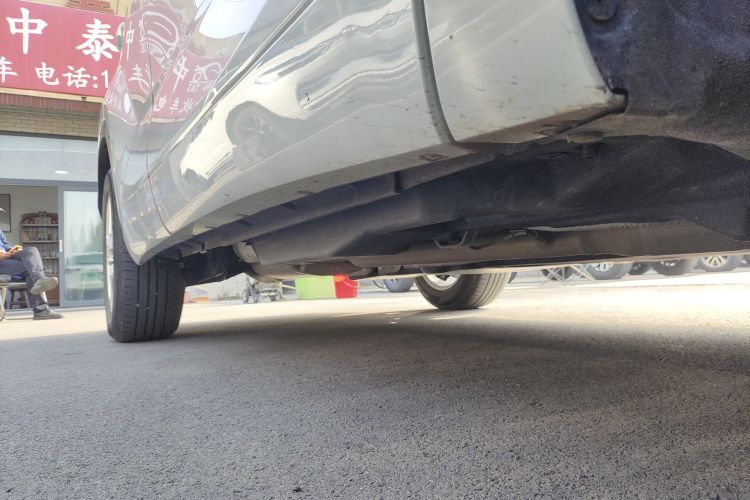 丰田 汉兰达 2023款 2.5L智能电混双擎两驱精英版 5座局部细节9001