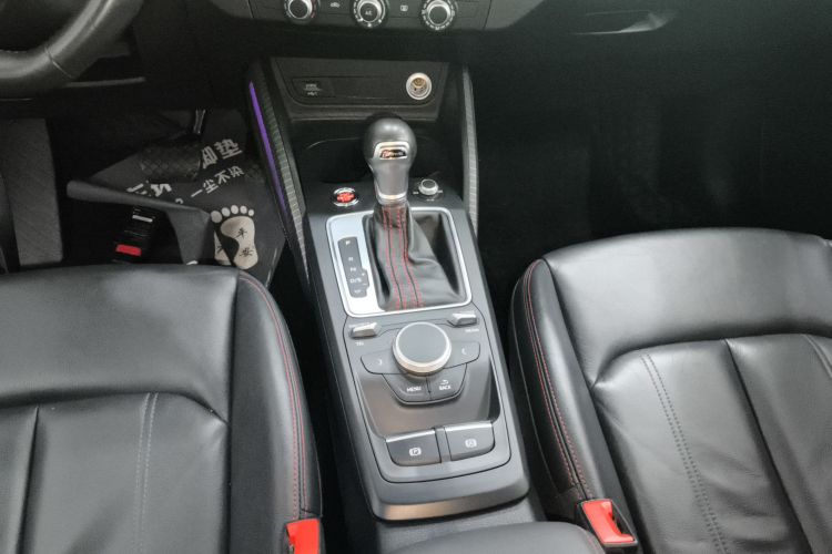 奥迪Q2L 2022款 35 TFSI 进取动感型中控内饰18