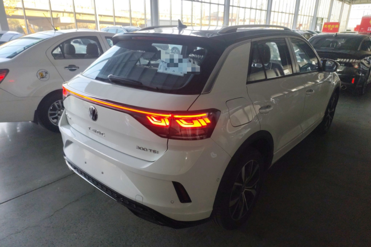 大众 T-ROC探歌 2025款 改款二 300TSI DSG两驱星光版车身外观7