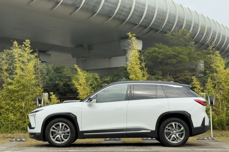 蔚来ES6 2020款 455KM 运动版车身外观4