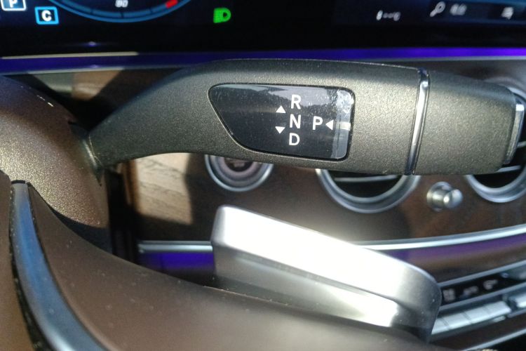 奔驰E级 2023款 E 260 L局部细节18