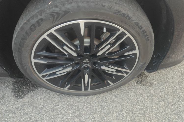 哪吒汽车 哪吒S 2023款 纯电 520km 后驱版车身外观10