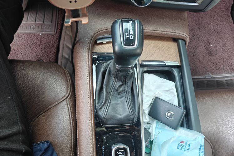 沃尔沃S90 2019款 T5 智远版中控内饰18