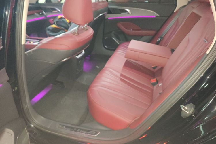 红旗H5 2024款 2.0T 自动智联旗畅版中控内饰7004