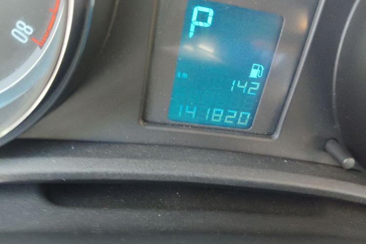 别克 英朗 2014款 XT 1.6L 自动时尚版中控内饰15