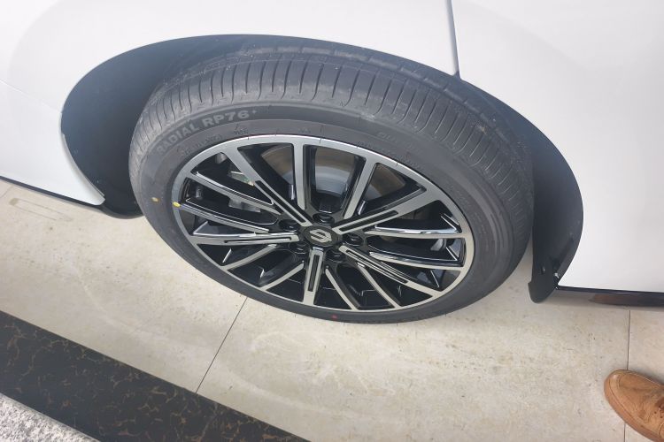 零跑汽车 零跑B01 2025款 650激光雷达版车身外观6008