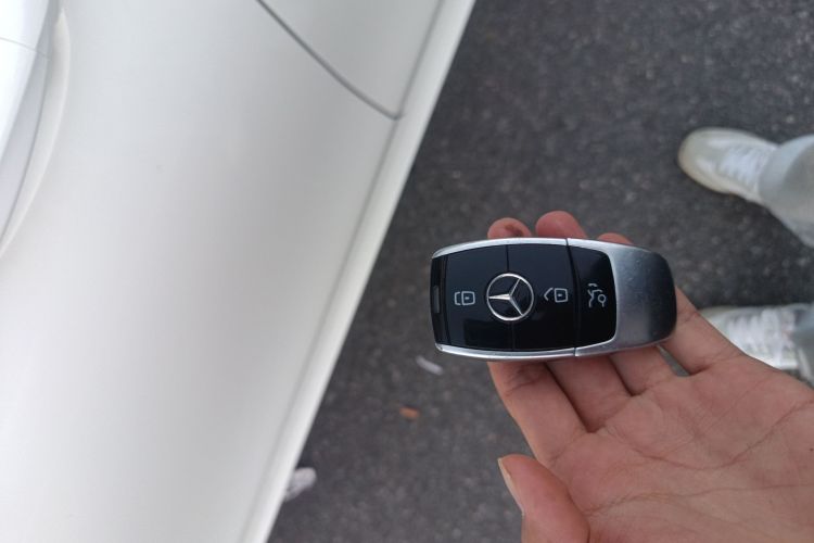 奔驰E级 2017款 E 200 运动型 4MATIC中控内饰11